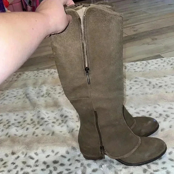 Women’s Donald/Pliner Boots - Picture 3 of 7